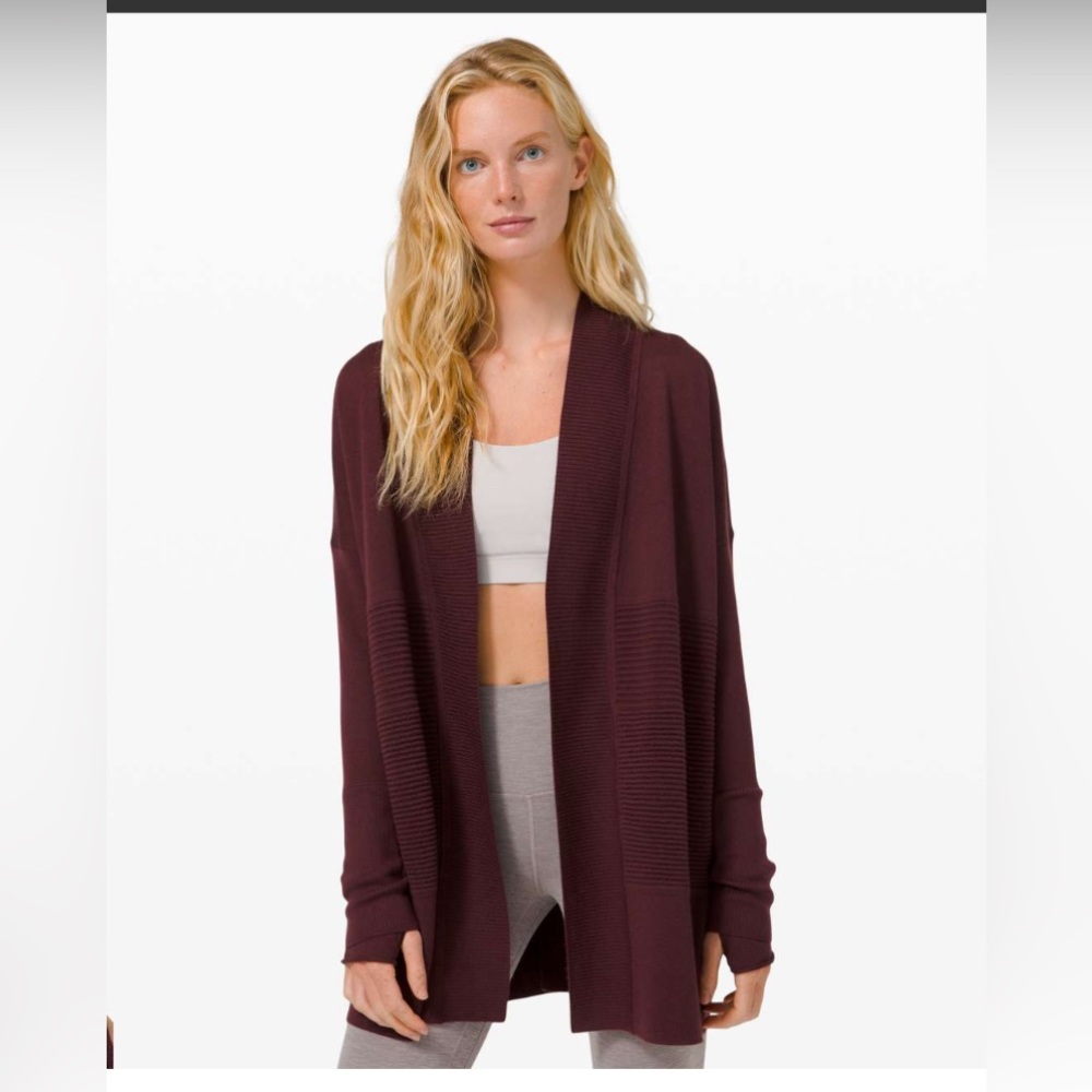 Lululemon Sit In Lotus Wrap II
Cassis